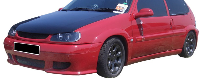 Red Citroën Saxo Cup equipped with sporty side skirts and widened wheel arches for an aggressive, performance-oriented look.