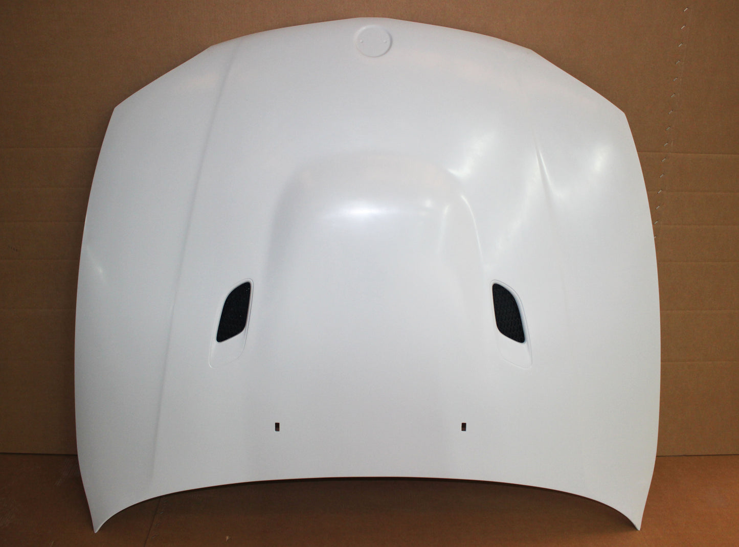 Bonnet BMW 1 Series E81/E82/E87/E88 M1 in primer white finish, featuring dual air vents and power dome, ready for installation.