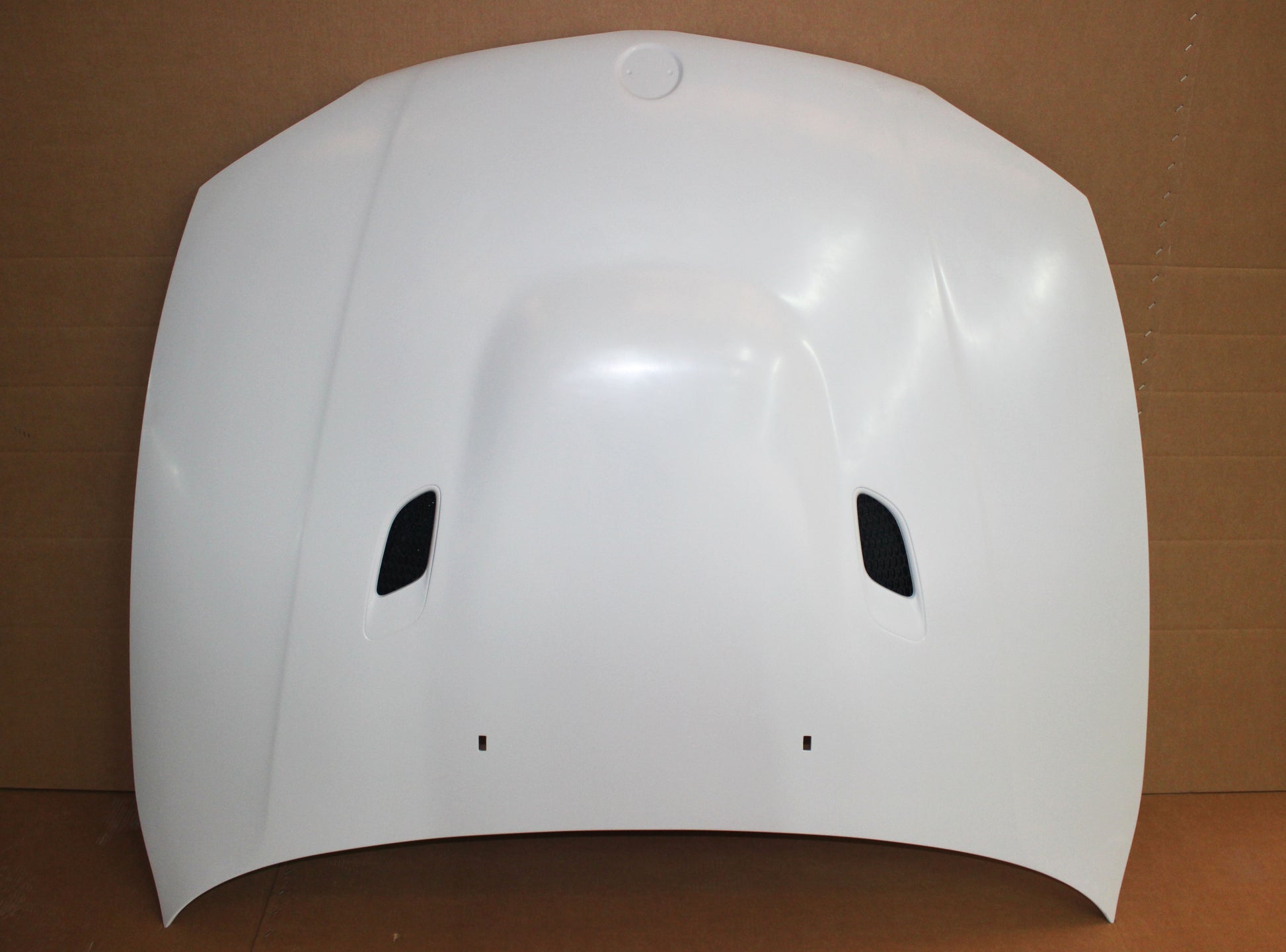 Bonnet BMW 1 Series E81/E82/E87/E88 M1 in primer white finish, featuring dual air vents and power dome, ready for installation.
