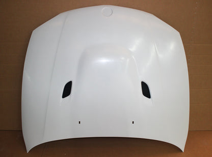 Bonnet BMW 1 Series E81/E82/E87/E88 M1 in primer white finish, featuring dual air vents and power dome, ready for installation.