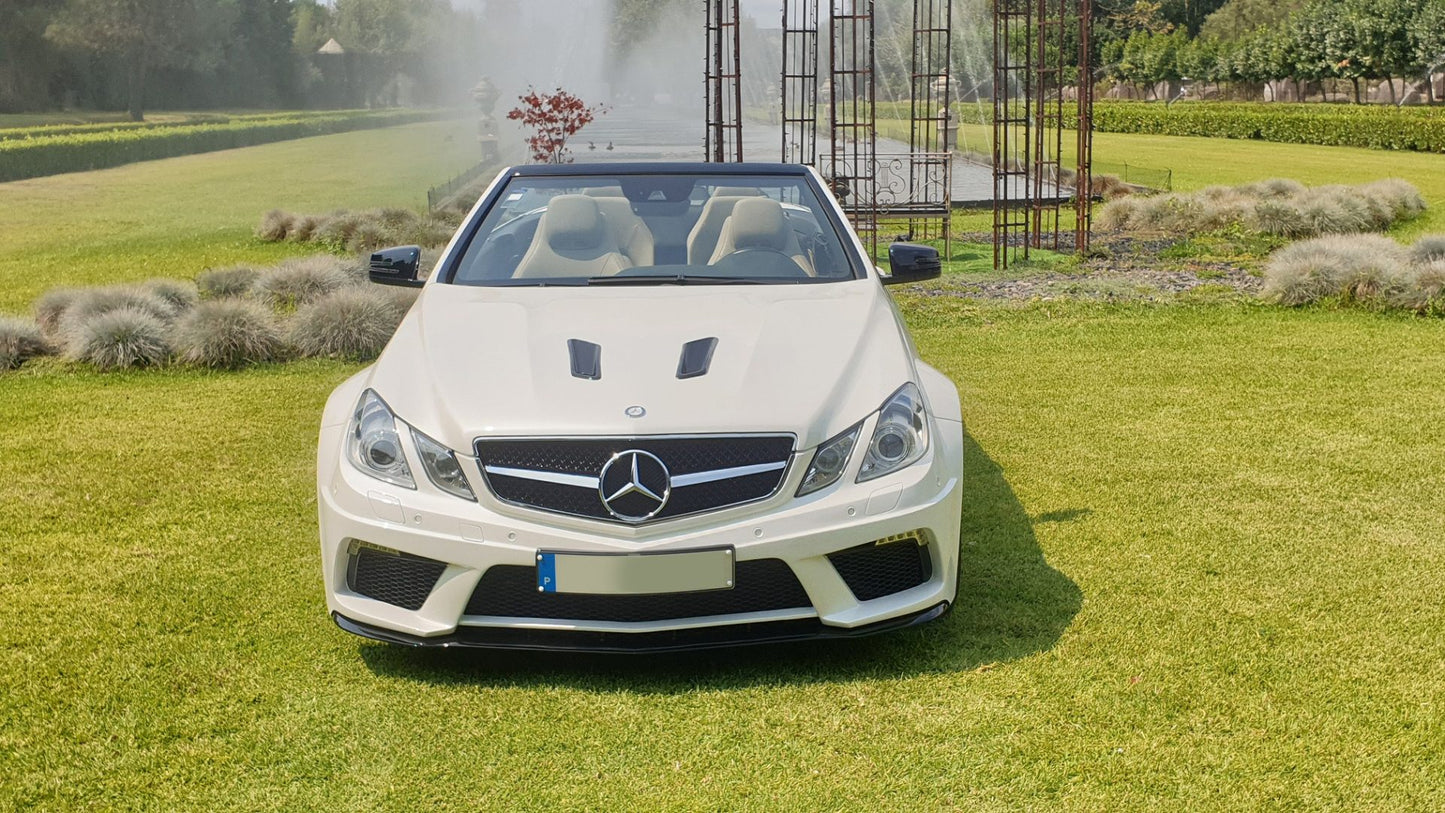 Front View of Bonnet Mercedes E-Class Cabrio A207 on vehicle