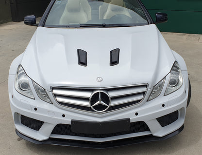 Close-up View of Bonnet for Mercedes E-Class Cabrio A207 on vehicle